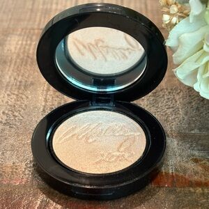 New MALLY Effortlessly AIRBRUSHED HIGHLIGHTER in STARDUST!